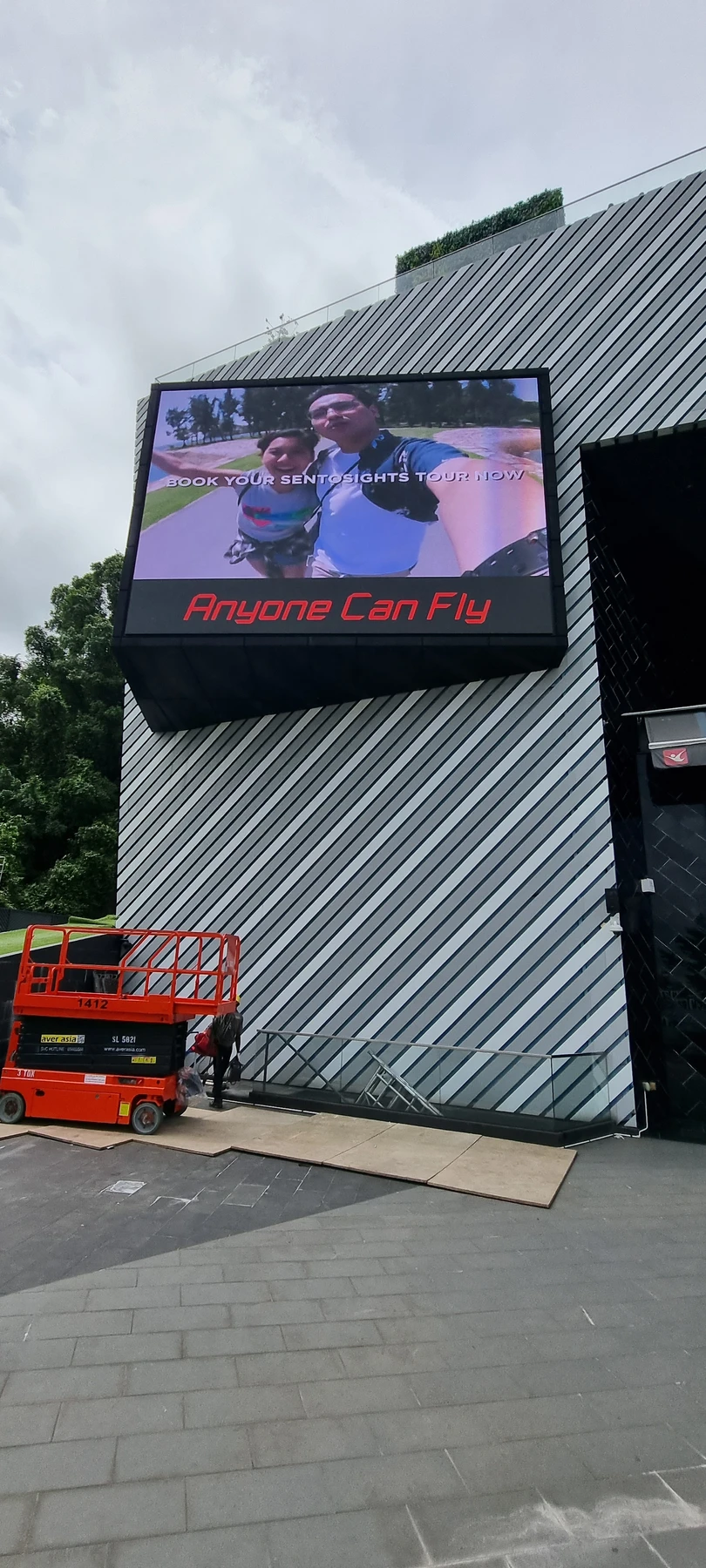 iFly Sentosa — Outdoor LED Display