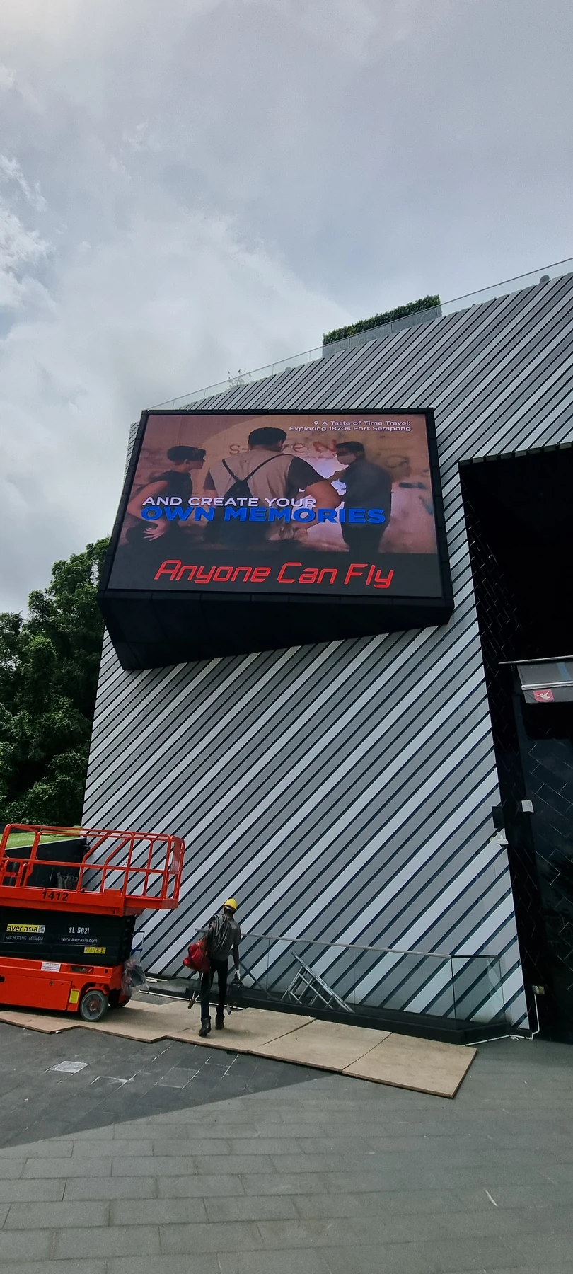 iFly Sentosa — Outdoor LED Display